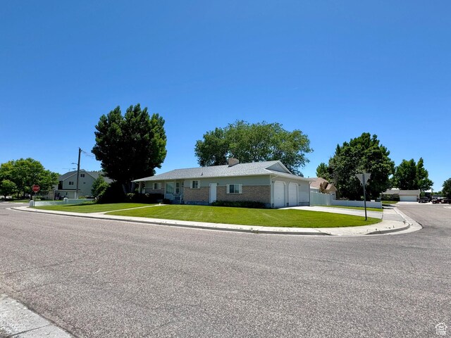 786 E Bristlecone Dr, Delta, UT 84624 - ranch-style house featuring driveway, an attached garage, a front lawn, and brick siding