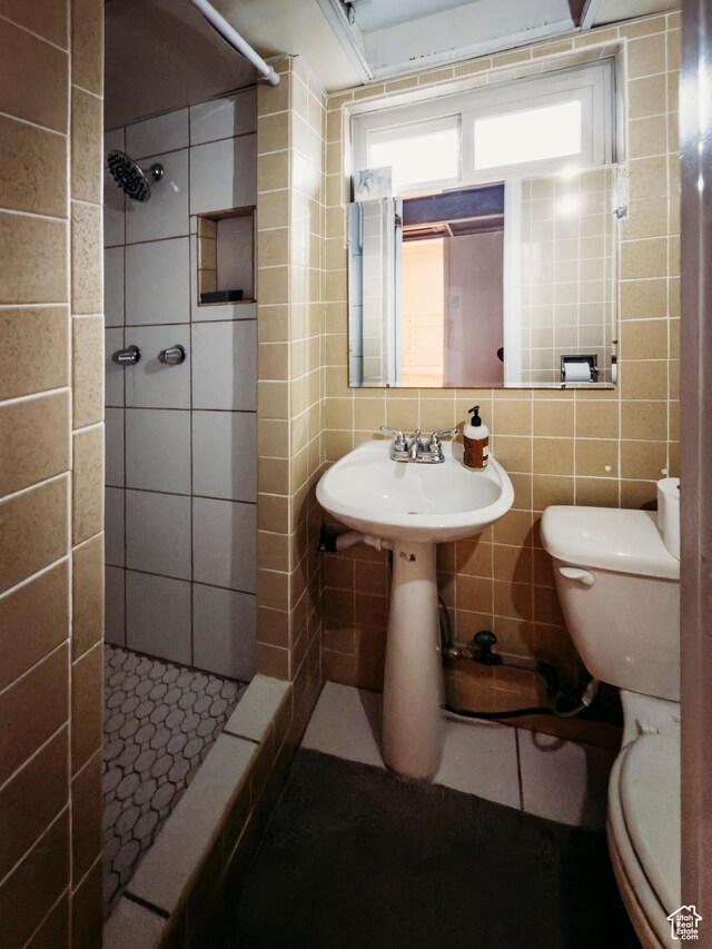 1 S 3rd Ave, Helper, UT 84526 - full bath with a stall shower, tile walls, toilet, tile patterned flooring, and tasteful backsplash