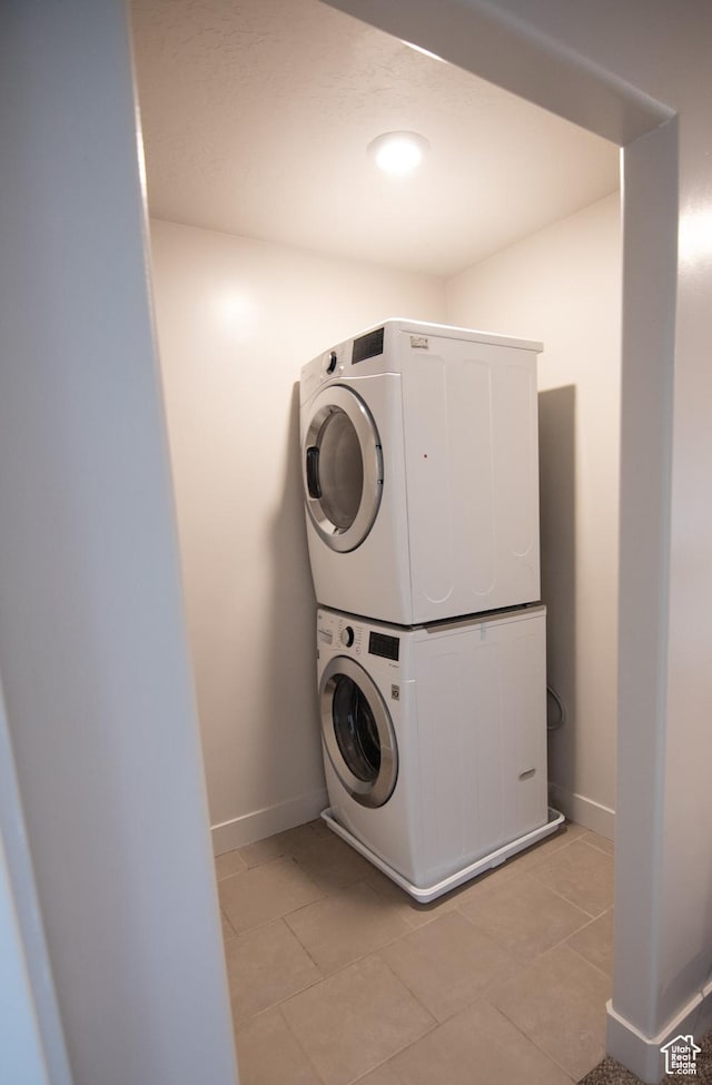 182 W Braeburn Ln, Santaquin, UT 84655 - laundry room with estacked washer and dryer, baseboards, and light tile patterned floors