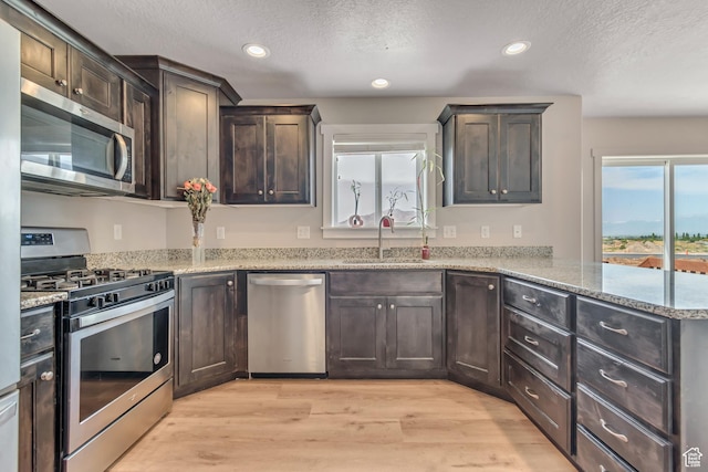 182 W Braeburn Ln, Santaquin, UT 84655 - kitchen featuring appliances with stainless steel finishes, a sink, a textured ceiling, light wood-style floors, and recessed lighting