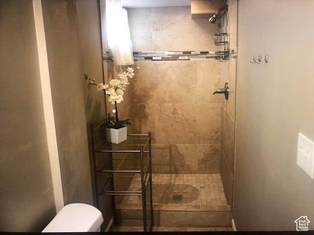 2726 S Cyprus Ln, Magna, UT 84044 - full bathroom with a tile shower and toilet