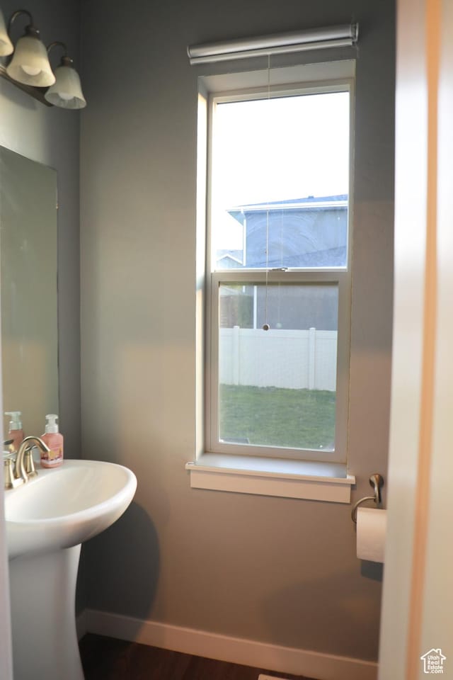 7315 N Stone Wall Cir, Eagle Mountain, UT 84005 - bathroom featuring baseboards and wood finished floors