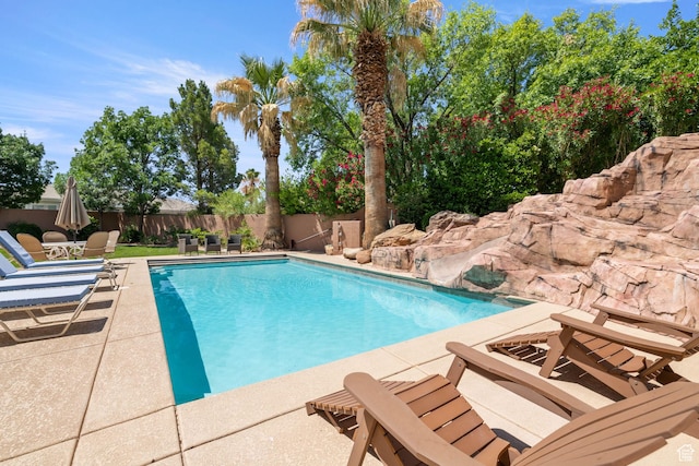 1287 W Bloomington Dr S Unit 7, Bloomington, UT 84790 - view of swimming pool featuring a patio and a fenced backyard