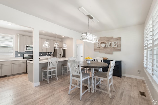10773 S Beach Comber Way S, Jordan, UT 84009 - dining area featuring light wood-type flooring, baseboards, and recessed lighting