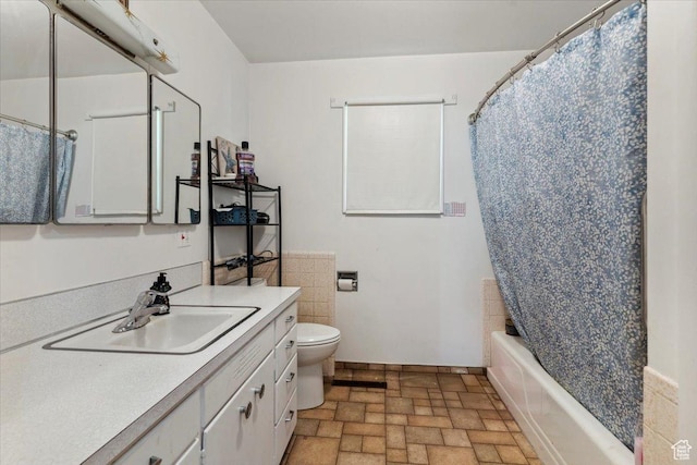 339 S Main St, Smithfield, UT 84335 - full bath with vanity, toilet, baseboards, and shower / tub combo