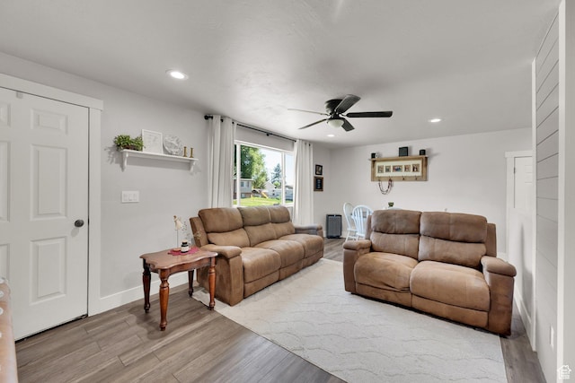 648 W 2200 N, Clinton, UT 84015 - living room featuring wood finished floors, ceiling fan, recessed lighting, and baseboards