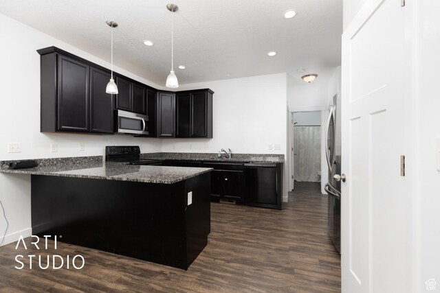 671 E 330 N, Vineyard, UT 84059 - kitchen with black appliances, a peninsula, dark cabinetry, dark wood-type flooring, and recessed lighting