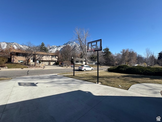 4288 S Shirley Ln, Holladay, UT 84124 - view of basketball court with a mountain view