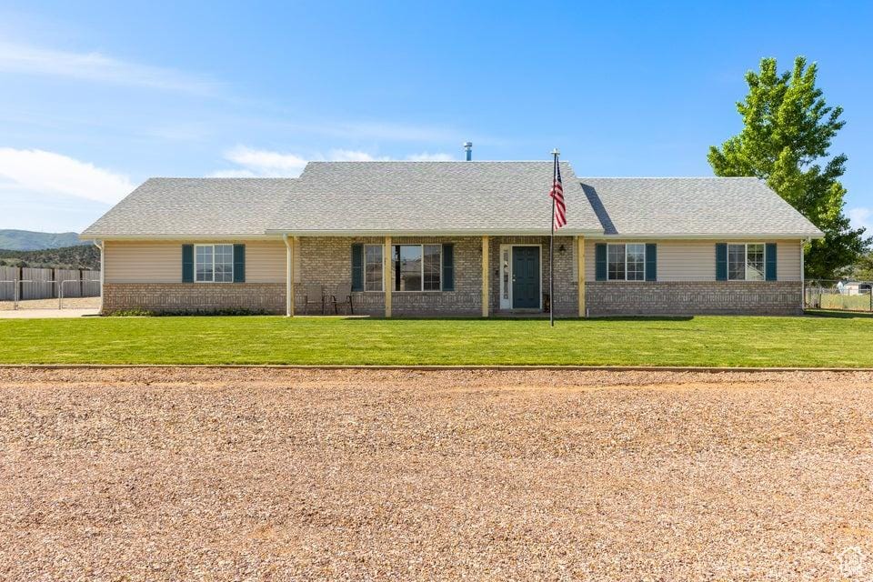 714 E 200 S, Enterprise, UT 84725 - ranch-style house with brick siding