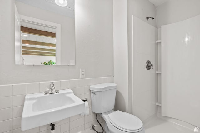 845 N 950 W, Provo, UT 84604 - full bath featuring a shower, toilet, a sink, tile walls, and wainscoting