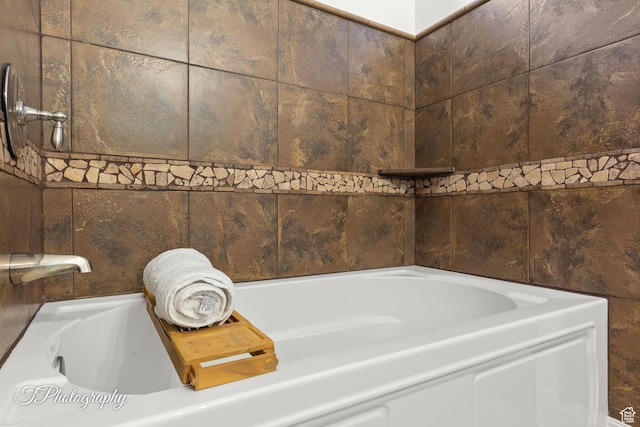 916 E Apache Dr, Washington, UT 84780 - full bathroom with a bath