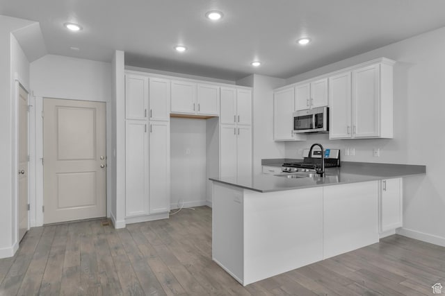 1822 N 180 E, Heber City, UT 84032 - kitchen with stainless steel appliances, baseboards, a peninsula, light wood finished floors, and recessed lighting