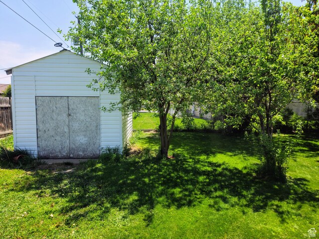 719 Adams St, Montpelier, ID 83254 - view of yard with a shed