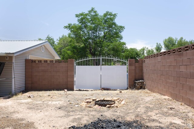 2395 E 700 N, St George, UT 84790 - view of yard with a gate and an outdoor fire pit