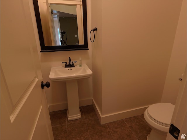 2307 Maple Leaf Dr, Cove, UT 84320 - bathroom with toilet, baseboards, tile patterned flooring, and a sink