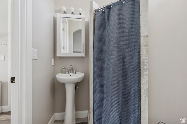 536 N Creek Cir, Washington, UT 84780 - bathroom with a shower with curtain, a sink, and baseboards