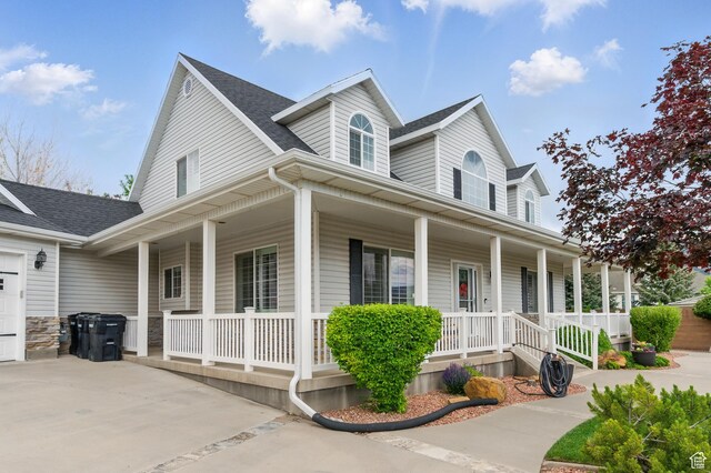2271 W Crestview Cir, Cedar City, UT 84720 - farmhouse inspired home featuring covered porch, roof with shingles, and driveway