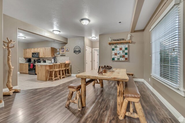 3094 E Somerset Dr, Spanish Fork, UT 84660 - dining space featuring light wood-style flooring and baseboards