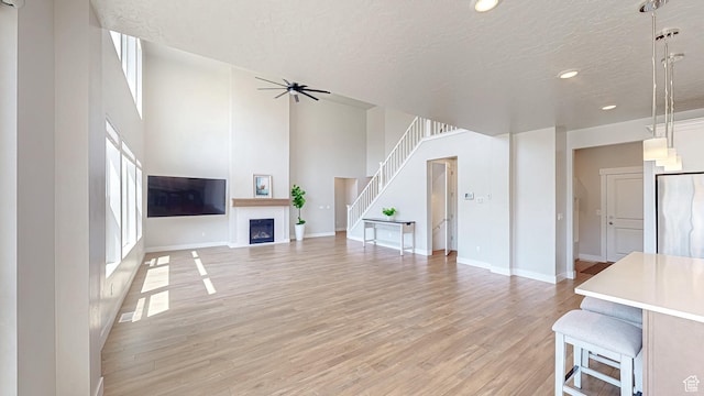 833 N Union Bench Dr W Unit 62, Mapleton, UT 84664 - living area featuring a textured ceiling, light wood-style flooring, ceiling fan, recessed lighting, and baseboards