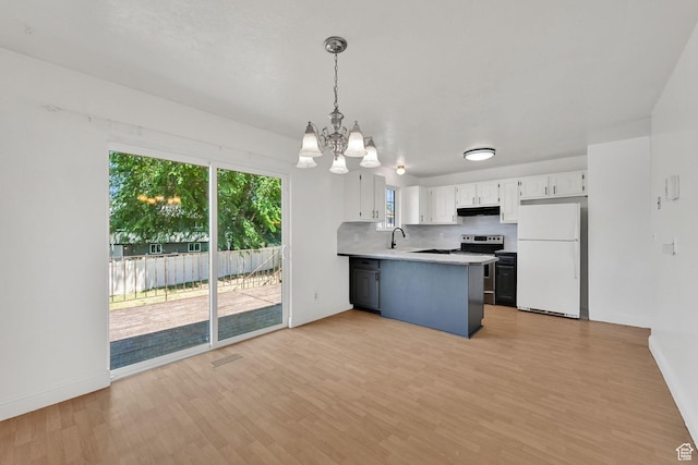 2652 W 6050 S, Roy, UT 84067 - kitchen featuring freestanding refrigerator, under cabinet range hood, electric range, a chandelier, and a peninsula