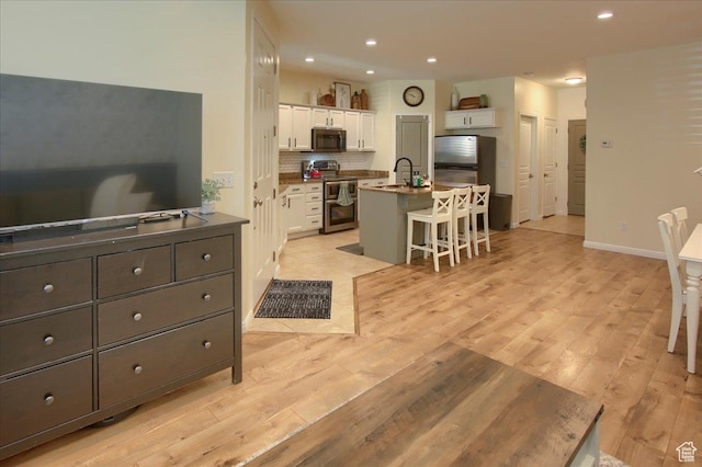 58 N 285 W, Centerville, UT 84014 - living room with light wood-style floors, recessed lighting, and baseboards