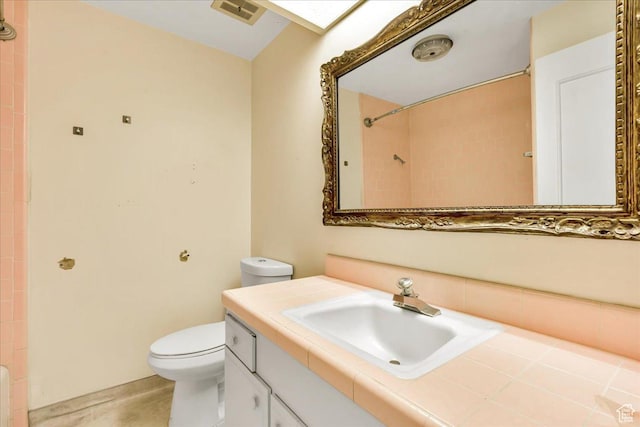 5424 S 850 E, South Ogden, UT 84405 - full bath with toilet, vanity, and a shower