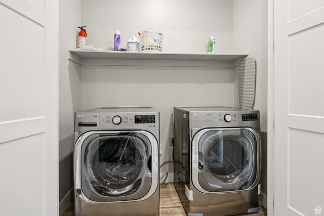 899 S Lincoln Ave Unit 3, Cedar City, UT 84720 - laundry room with washing machine and clothes dryer and wood finished floors