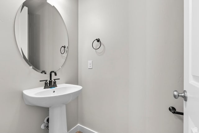 746 W Signal Dr, Salt Lake City, UT 84123 - bathroom featuring baseboards