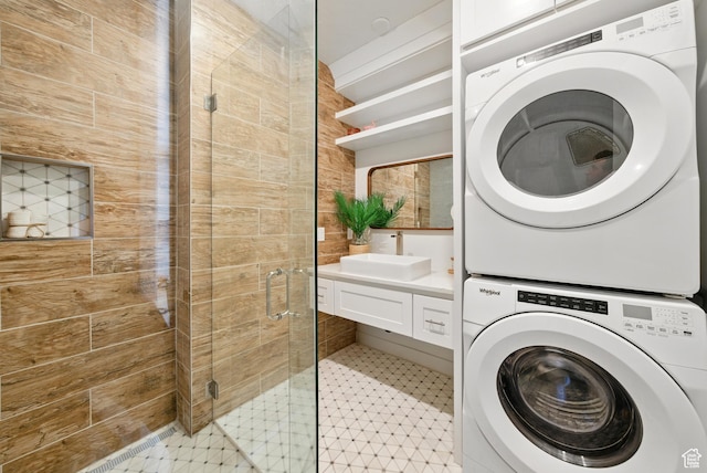 6034 W Sparrow View Dr, South Jordan, UT 84009 - washroom with stacked washer / drying machine
