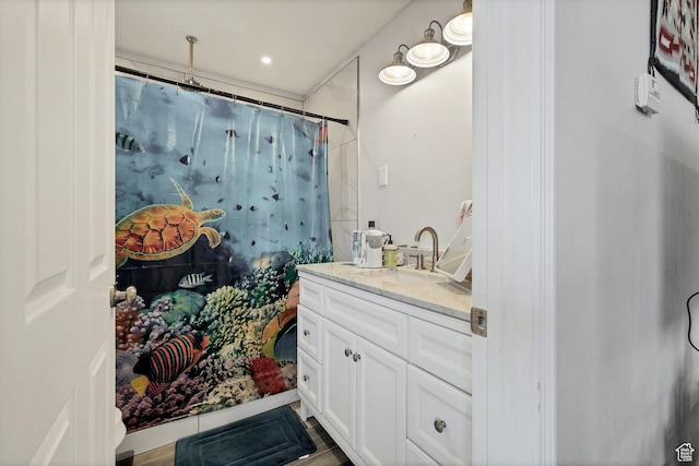 740 W Uzona Ave, Hildale, UT 84784 - full bath featuring vanity and curtained shower