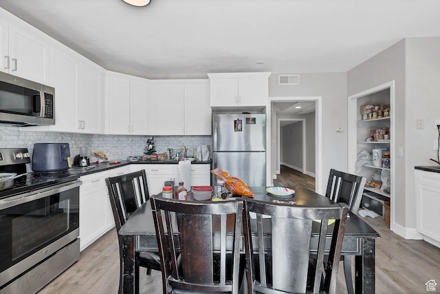 740 W Uzona Ave, Hildale, UT 84784 - kitchen with appliances with stainless steel finishes, tasteful backsplash, dark countertops, and light wood-type flooring