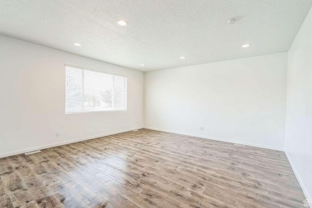 2199 W 650 S, Lehi, UT 84043 - empty room with wood finished floors, baseboards, a textured ceiling, recessed lighting, and a smoke detector