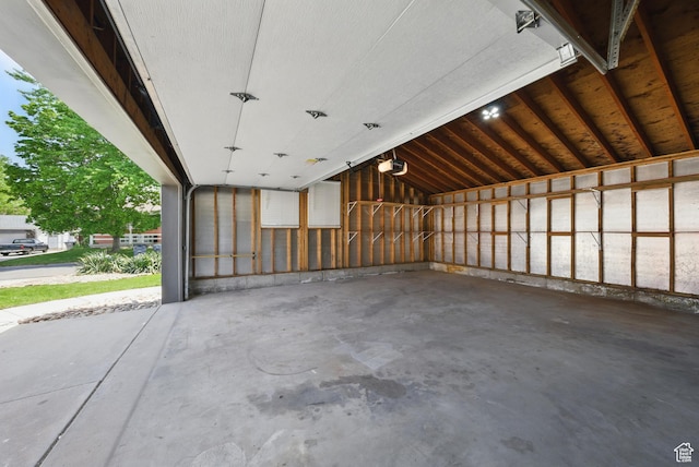 9604 S Stornoway Cir W, South Jordan, UT 84009 - garage with a garage door opener