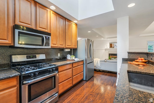 4055 N Cove Dr, Provo, UT 84604 - kitchen with stainless steel appliances, dark wood-type flooring, decorative backsplash, recessed lighting, and dark stone counters