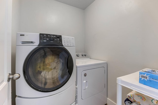 2671 N Garden Dr, Lehi, UT 84043 - laundry area featuring washing machine and dryer
