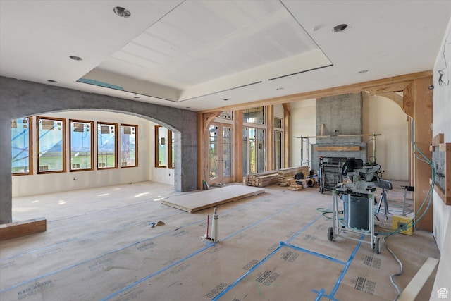 2556 W 5600 S, Lake Shore, UT 84660 - living area with a raised ceiling and arched walkways
