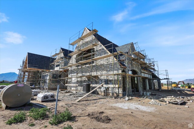 2556 W 5600 S, Lake Shore, UT 84660 - view of side of property featuring a shingled roof and central AC