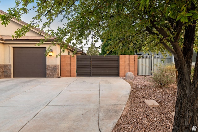 2914 E 1880 S, St George, UT 84790 - view of side of home with a gate, driveway, stucco siding, and a garage