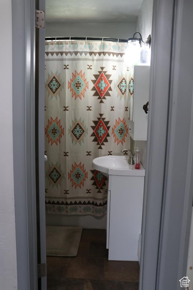 484 N Main St, Malad City, ID 83252 - bathroom featuring vanity and a shower with shower curtain
