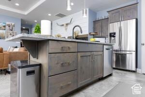 3454 W 150th St N, Hurricane, UT 84737 - kitchen with appliances with stainless steel finishes, open floor plan, pendant lighting, a kitchen island with sink, and a sink