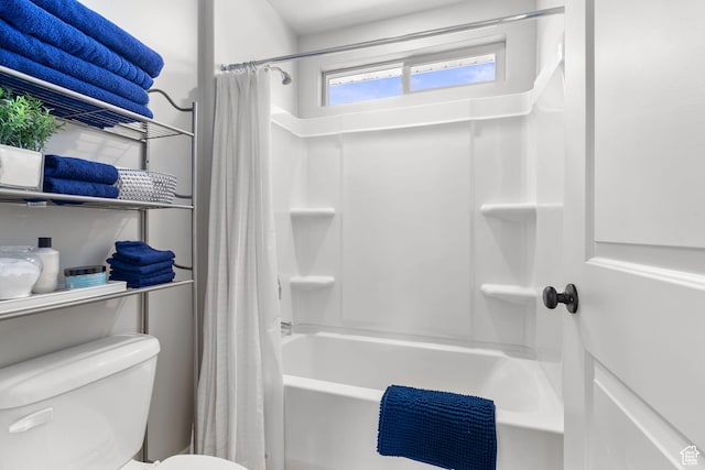4185 W 800 S, Syracuse, UT 84075 - full bath featuring shower / tub combo with curtain and toilet