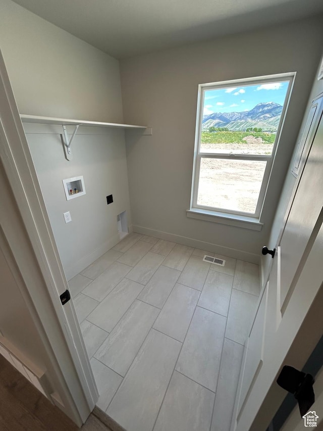 570 N 600 W, Smithfield, UT 84335 - laundry room with washer hookup, baseboards, and electric dryer hookup
