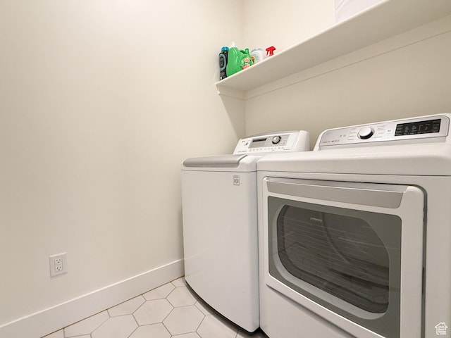 2558 N 1150 E, North Ogden, UT 84414 - washroom featuring washer and dryer and baseboards