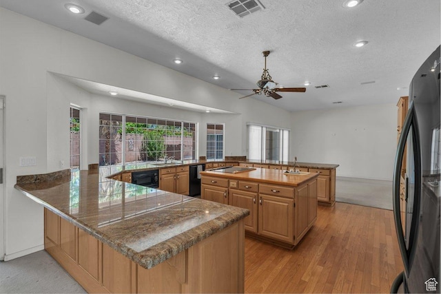 3350 S Fairway Rd, St George, UT 84790 - kitchen featuring freestanding refrigerator, a sink, a peninsula, a ceiling fan, and a textured ceiling
