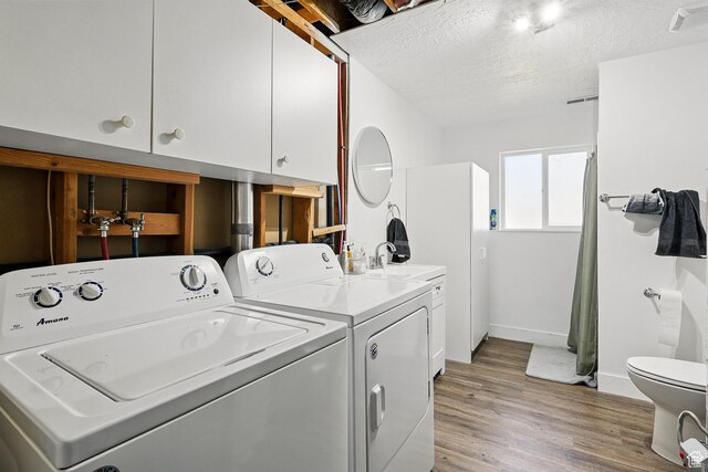 324 W 1650 N, Cedar City, UT 84721 - washroom featuring washer and dryer, light wood finished floors, baseboards, and a textured ceiling