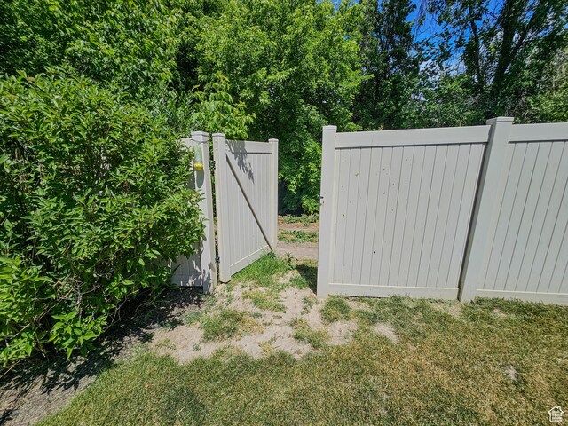 4543 S Tanglewood Dr E, Salt Lake City, UT 84117 - photo 39
