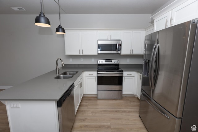 66 W Silver Springs Dr, Vineyard, UT 84059 - kitchen with stainless steel appliances, a sink, a peninsula, and light wood finished floors