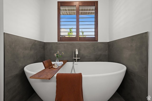 507 W Windmill Gate Cv, Draper, UT 84020 - full bath with a freestanding tub