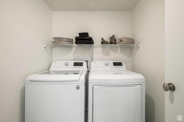 264 E Cedar Ln Unit 208, Midvale, UT 84070 - laundry area featuring washing machine and clothes dryer