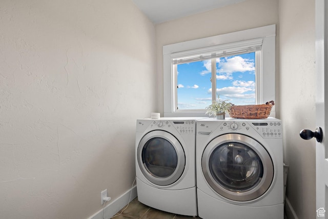 663 N 880 E, Springville, UT 84663 - laundry room featuring washing machine and dryer and baseboards